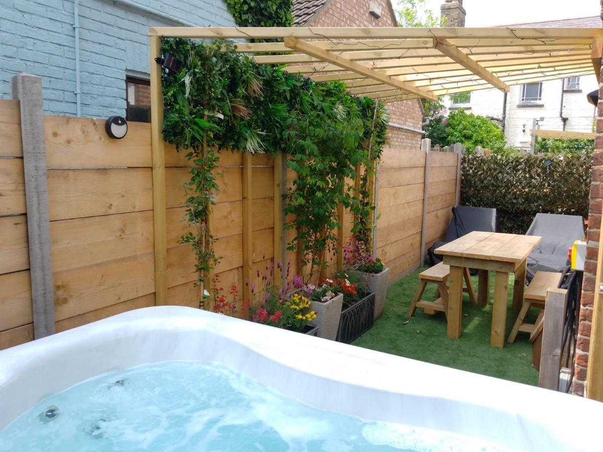 1 The Old Schoolhouse For 5+Cot; Hot Tub, Parking, Pets Villa Whitstable Ngoại thất bức ảnh